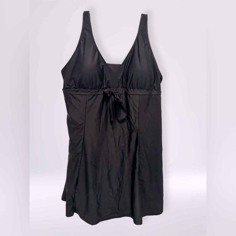 NWT Women’s Plus Size One Piece Swimsuit With Built In Shorts Black Size 26W-28W